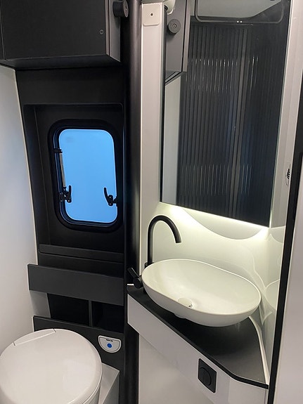 Adria Twin Supreme 640 SGX Pop Up tak/4 bäddar/Automat/Premium värmeisolering 5 of 12