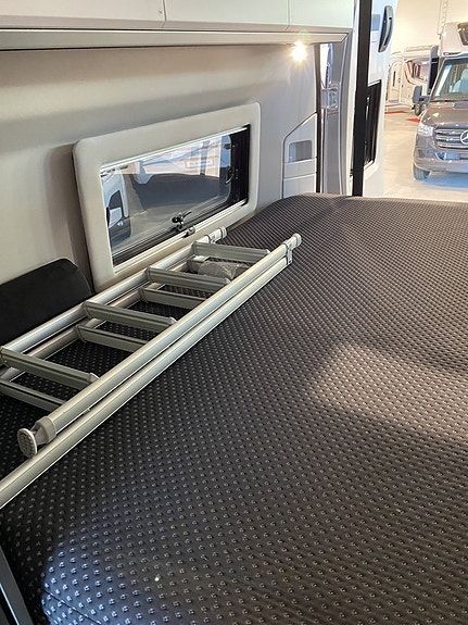 Adria Twin Supreme 640 SGX Pop Up tak/4 bäddar/Automat/Premium värmeisolering 3 of 12