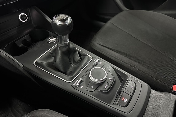 Audi Q2 22 of 24