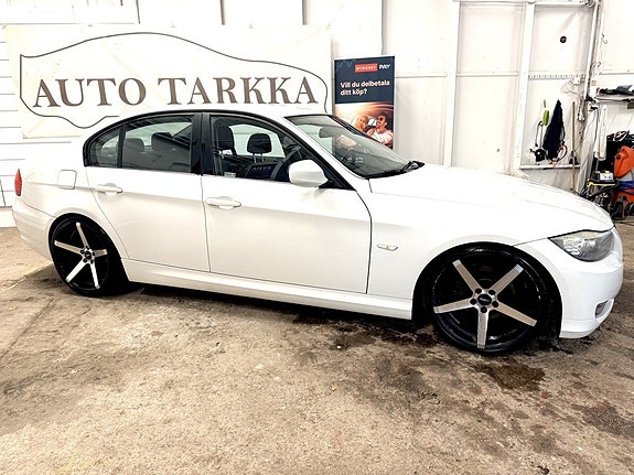 BMW 318i 4 of 12