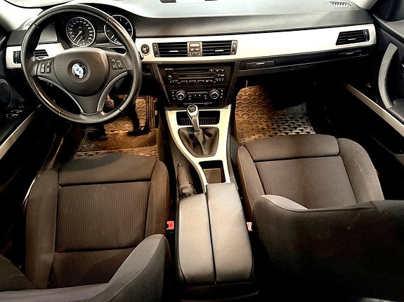 BMW 318i 9 of 12