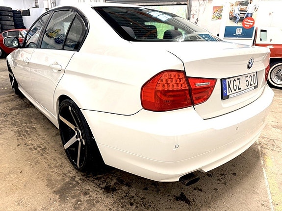 BMW 318i 7 of 12