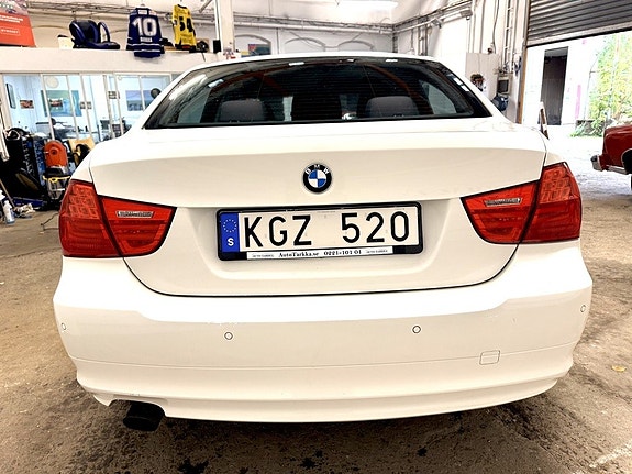 BMW 318i 6 of 12