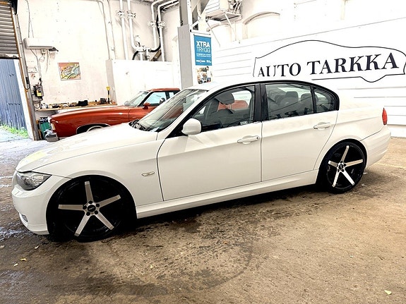 BMW 318i 8 of 12