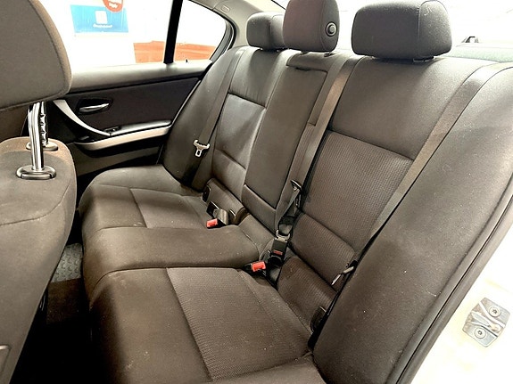 BMW 318i 11 of 12