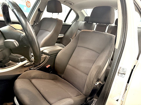 BMW 318i 10 of 12