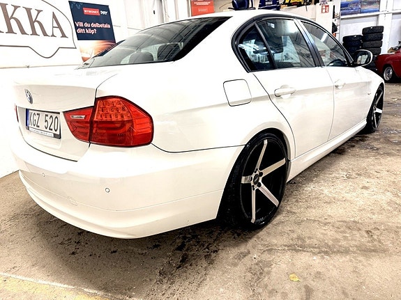 BMW 318i 5 of 12