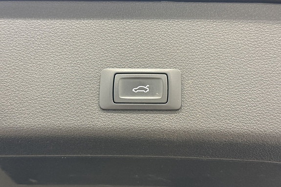 Audi e-tron 26 of 27