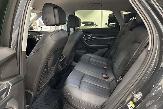Audi e-tron 24 of 27