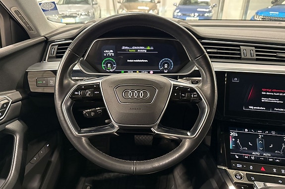 Audi e-tron 10 of 27