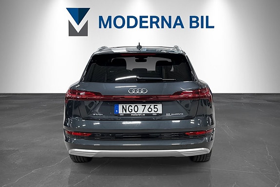 Audi e-tron 5 of 27