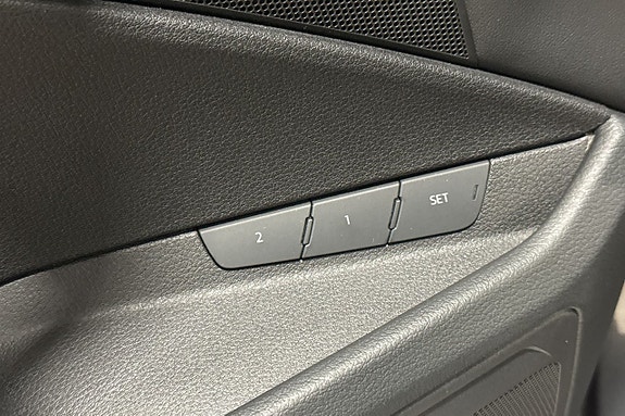 Audi e-tron 12 of 27