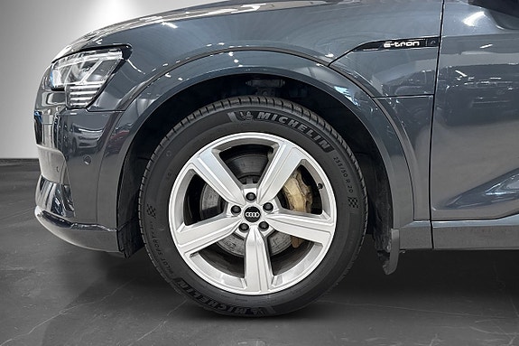 Audi e-tron 2 of 27