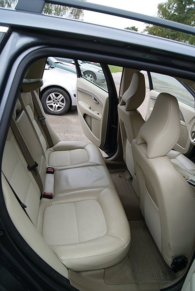 Volvo V70 11 of 18
