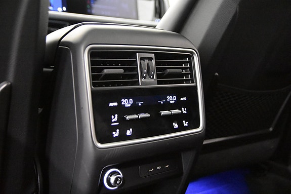 Porsche Cayenne 19 of 30