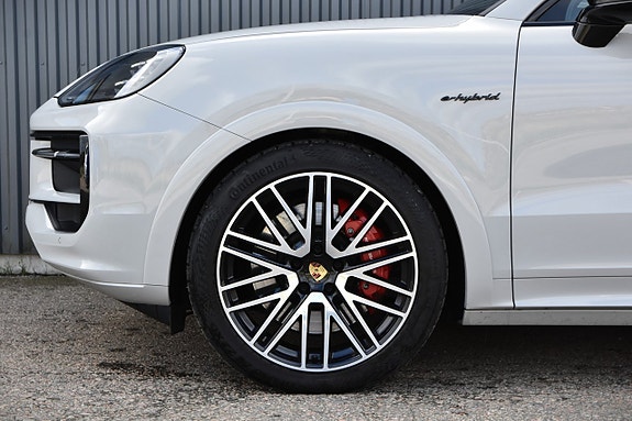 Porsche Cayenne 5 of 30