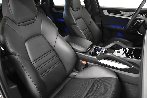 Porsche Cayenne 13 of 30