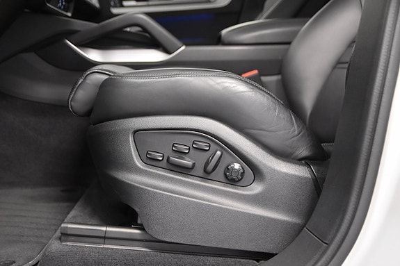 Porsche Cayenne 12 of 30
