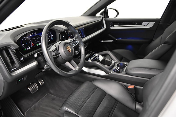 Porsche Cayenne 9 of 30
