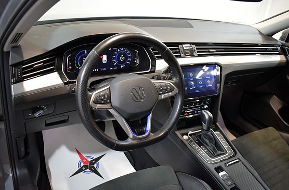 Volkswagen Passat 8 of 30