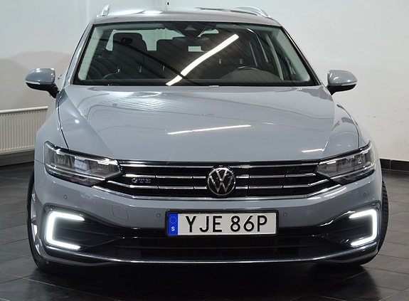 Volkswagen Passat 2 of 30