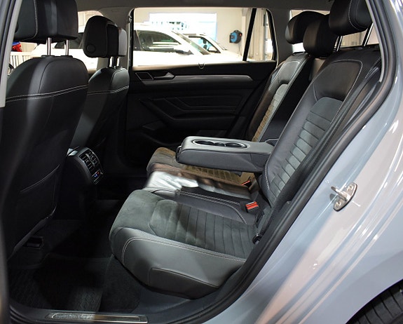 Volkswagen Passat 19 of 30