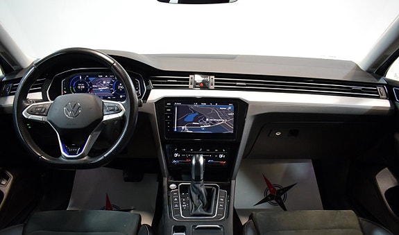 Volkswagen Passat 15 of 30