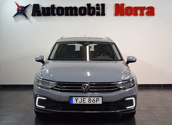 Volkswagen Passat 3 of 30