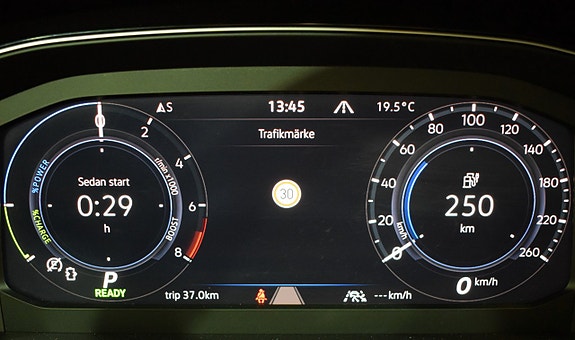 Volkswagen Passat 12 of 30