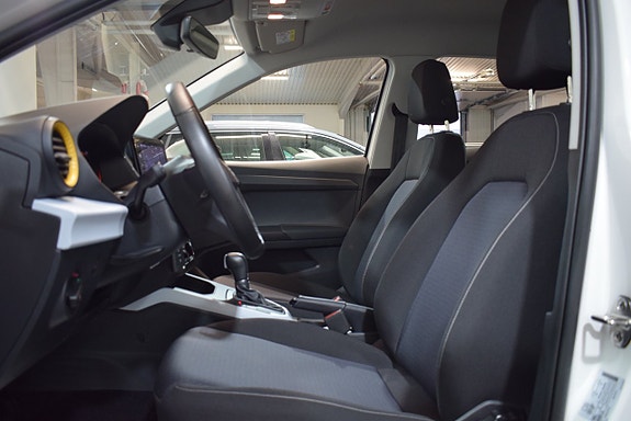 Seat Arona 8 of 22