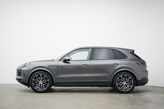 Porsche Cayenne 3 of 28