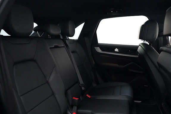 Porsche Cayenne 22 of 28