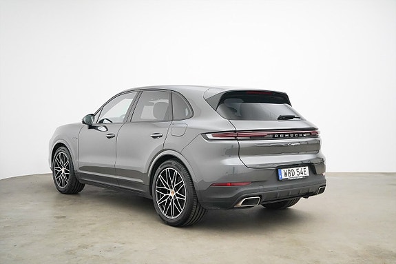 Porsche Cayenne 4 of 28