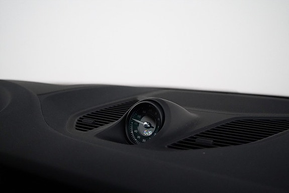 Porsche Cayenne 21 of 28