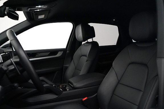 Porsche Cayenne 8 of 28