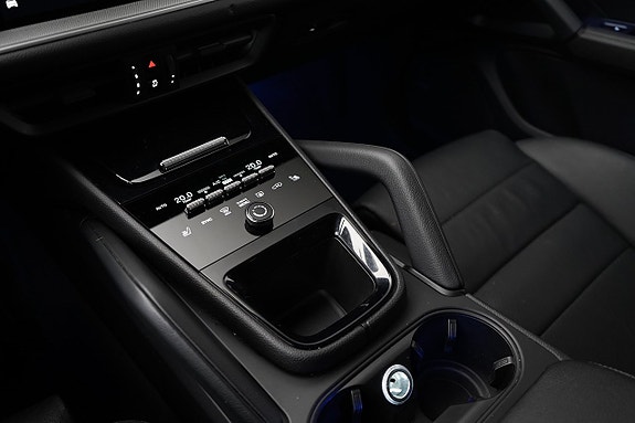 Porsche Cayenne 18 of 28