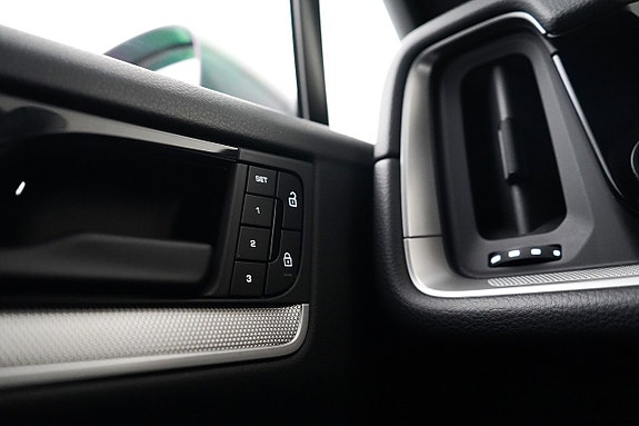 Porsche Cayenne 12 of 28