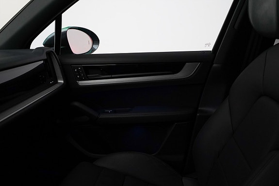 Porsche Cayenne 19 of 28