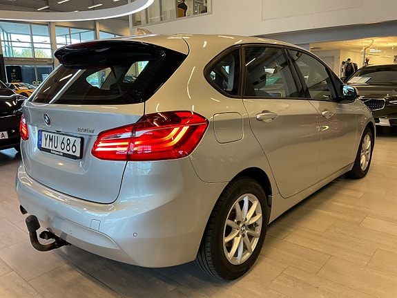 BMW 218i 4 of 14
