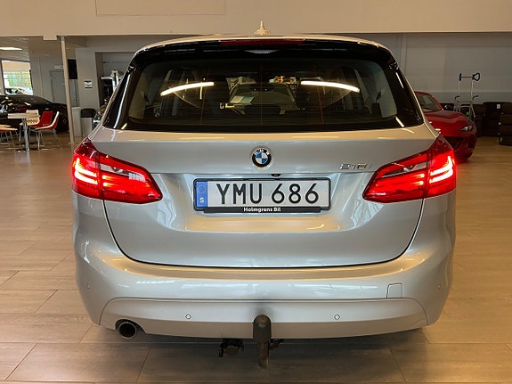 BMW 218i 5 of 14
