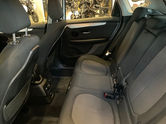 BMW 218i 12 of 14