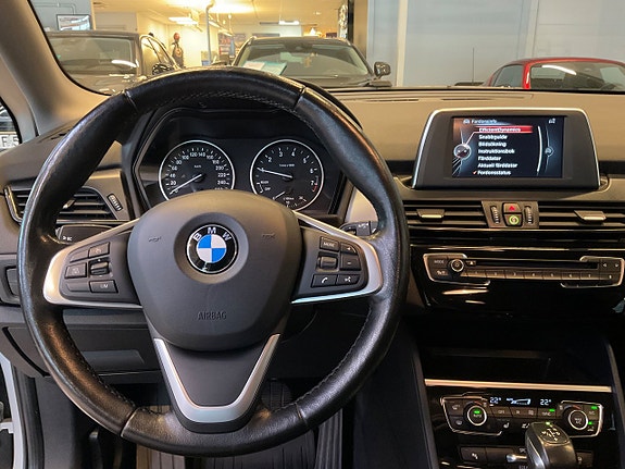 BMW 218i 9 of 14