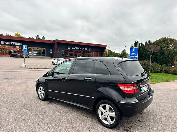 Mercedes-Benz B170 5 of 7