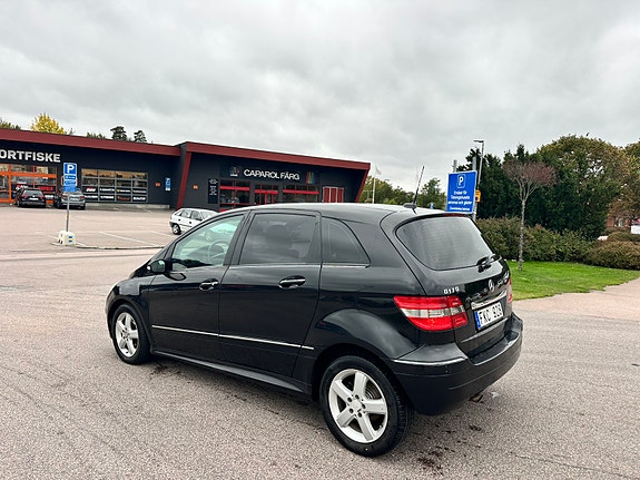 Mercedes-Benz B170 3 of 7