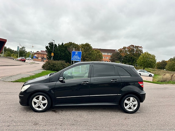 Mercedes-Benz B170 2 of 7