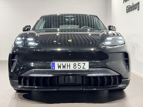 Porsche Cayenne 3 of 30