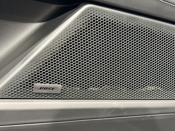 Porsche Cayenne 14 of 30
