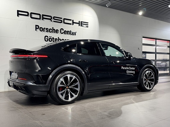 Porsche Cayenne 4 of 30
