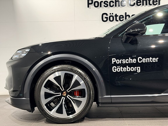 Porsche Cayenne 9 of 30
