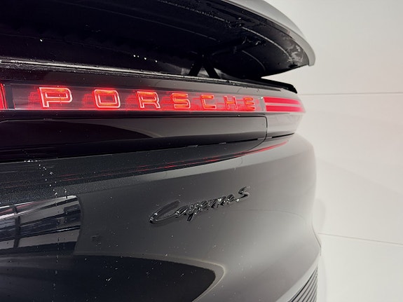 Porsche Cayenne 11 of 30